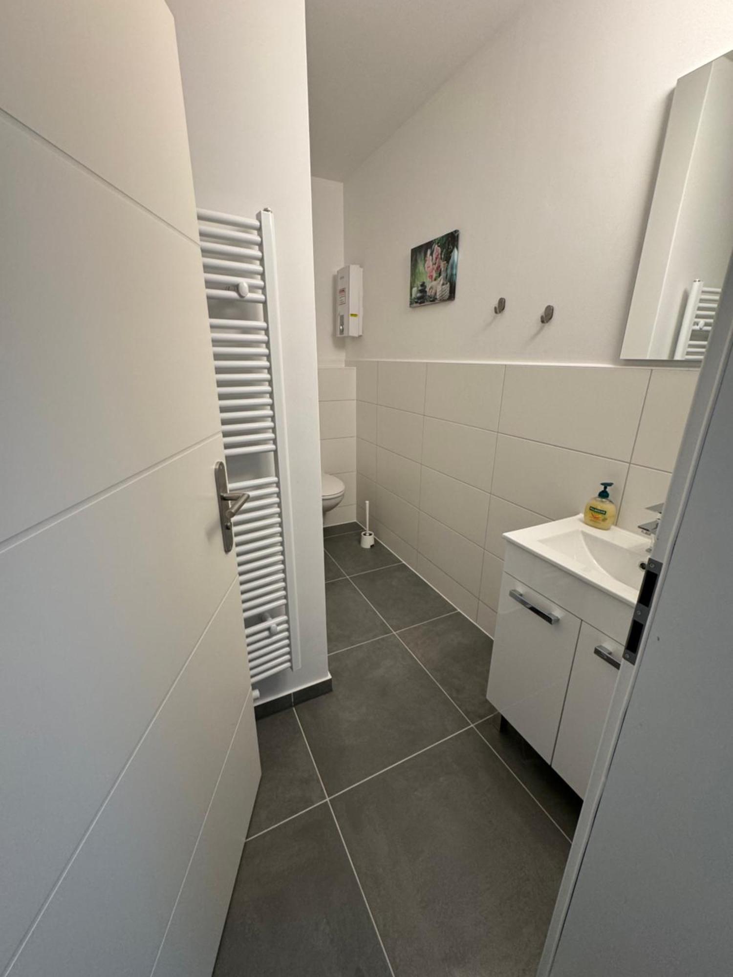 Fc-Apartmenthaus Falkensee Mit Grossem Garten Und Pkw Stellflaechen Exteriör bild
