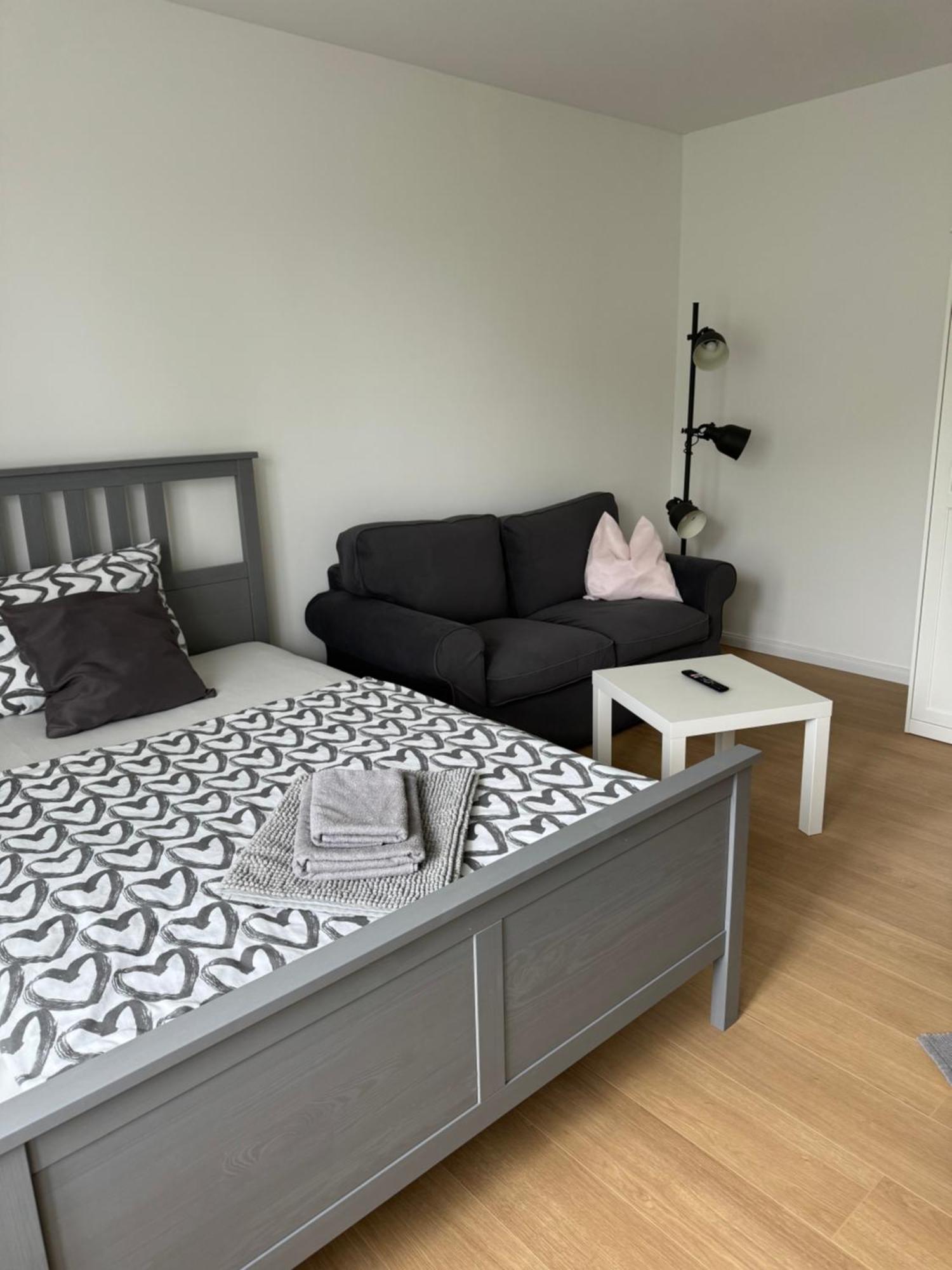 Fc-Apartmenthaus Falkensee Mit Grossem Garten Und Pkw Stellflaechen Exteriör bild