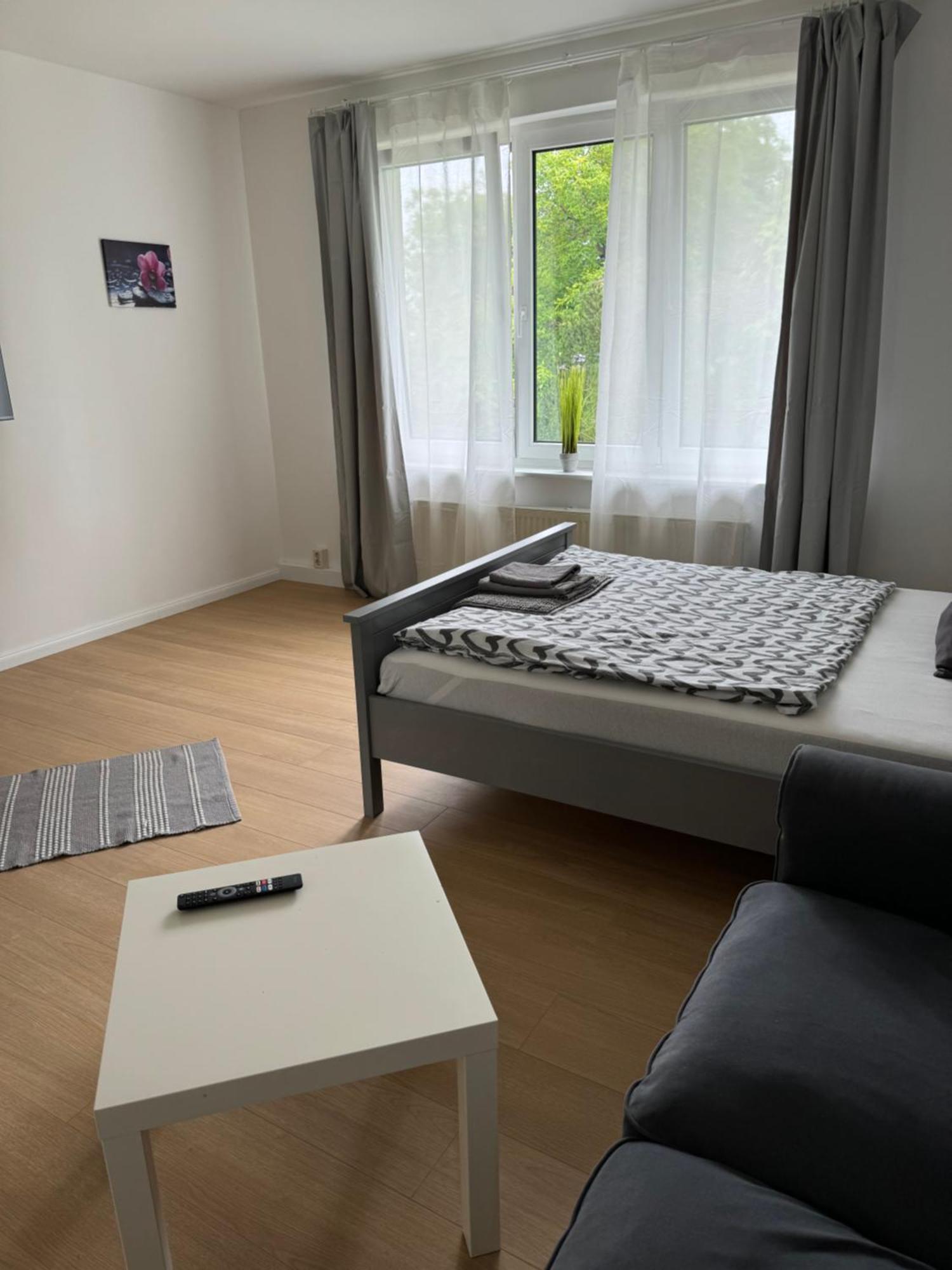 Fc-Apartmenthaus Falkensee Mit Grossem Garten Und Pkw Stellflaechen Exteriör bild
