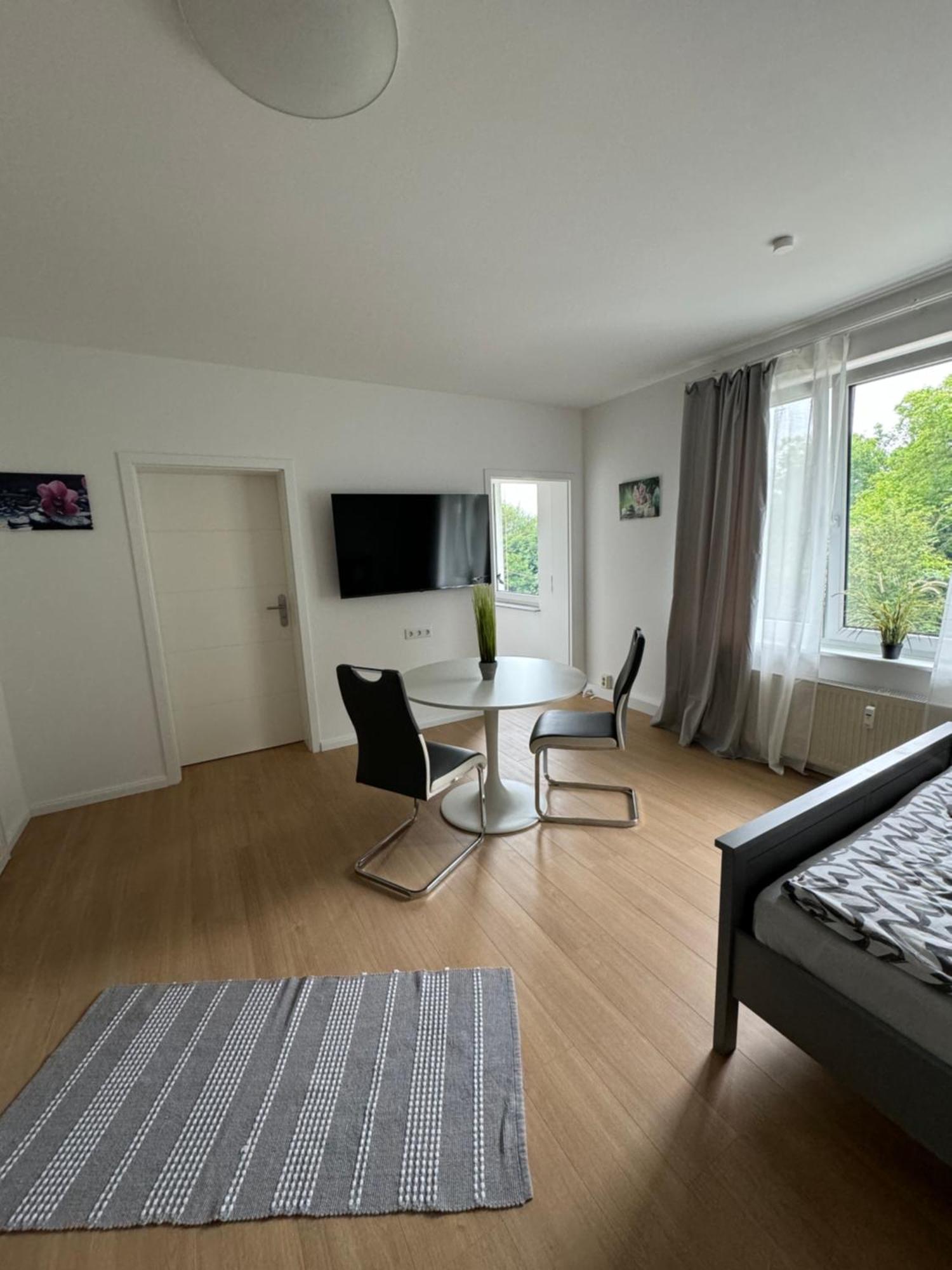Fc-Apartmenthaus Falkensee Mit Grossem Garten Und Pkw Stellflaechen Exteriör bild