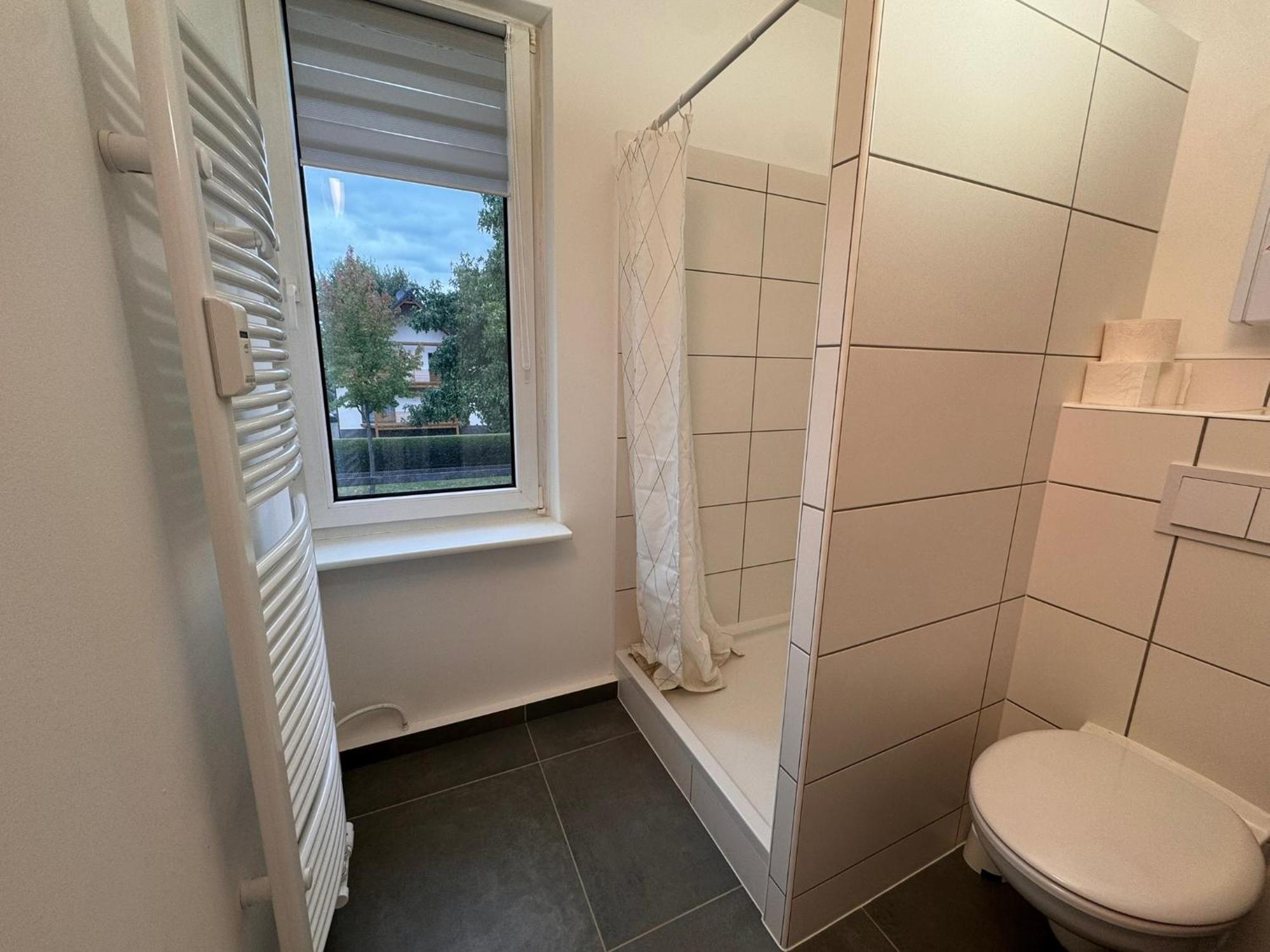 Fc-Apartmenthaus Falkensee Mit Grossem Garten Und Pkw Stellflaechen Exteriör bild