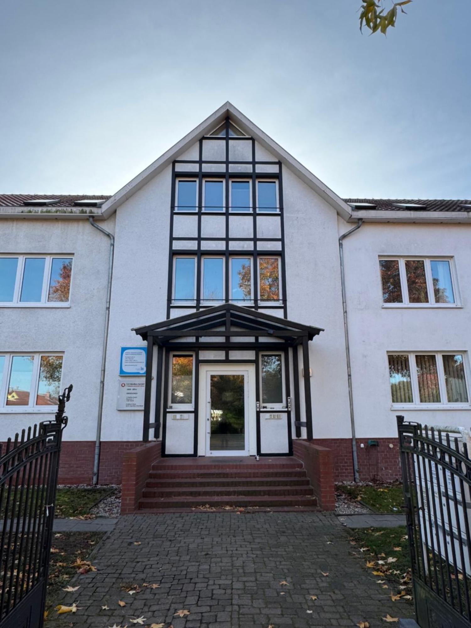 Fc-Apartmenthaus Falkensee Mit Grossem Garten Und Pkw Stellflaechen Exteriör bild