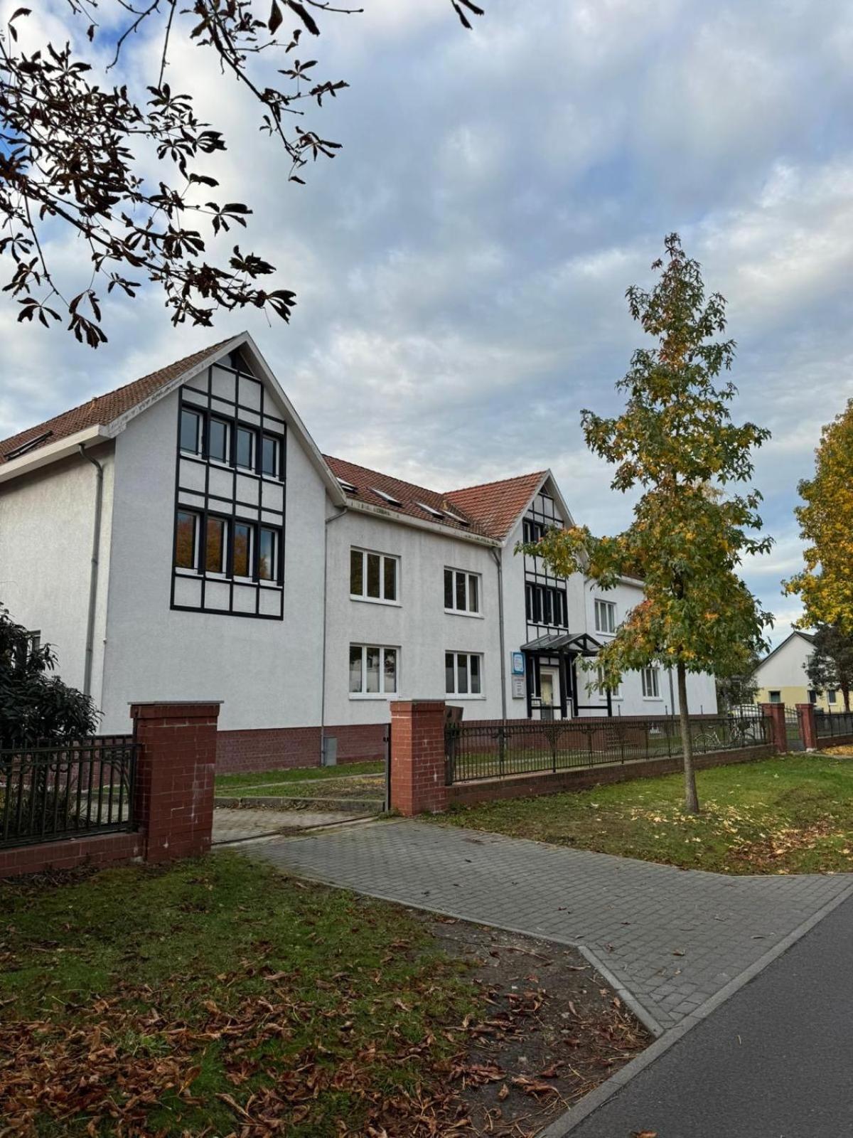 Fc-Apartmenthaus Falkensee Mit Grossem Garten Und Pkw Stellflaechen Exteriör bild